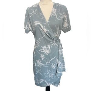 Aritzia Babaton Wrap‎ Dress Light Blue Floral Size Small